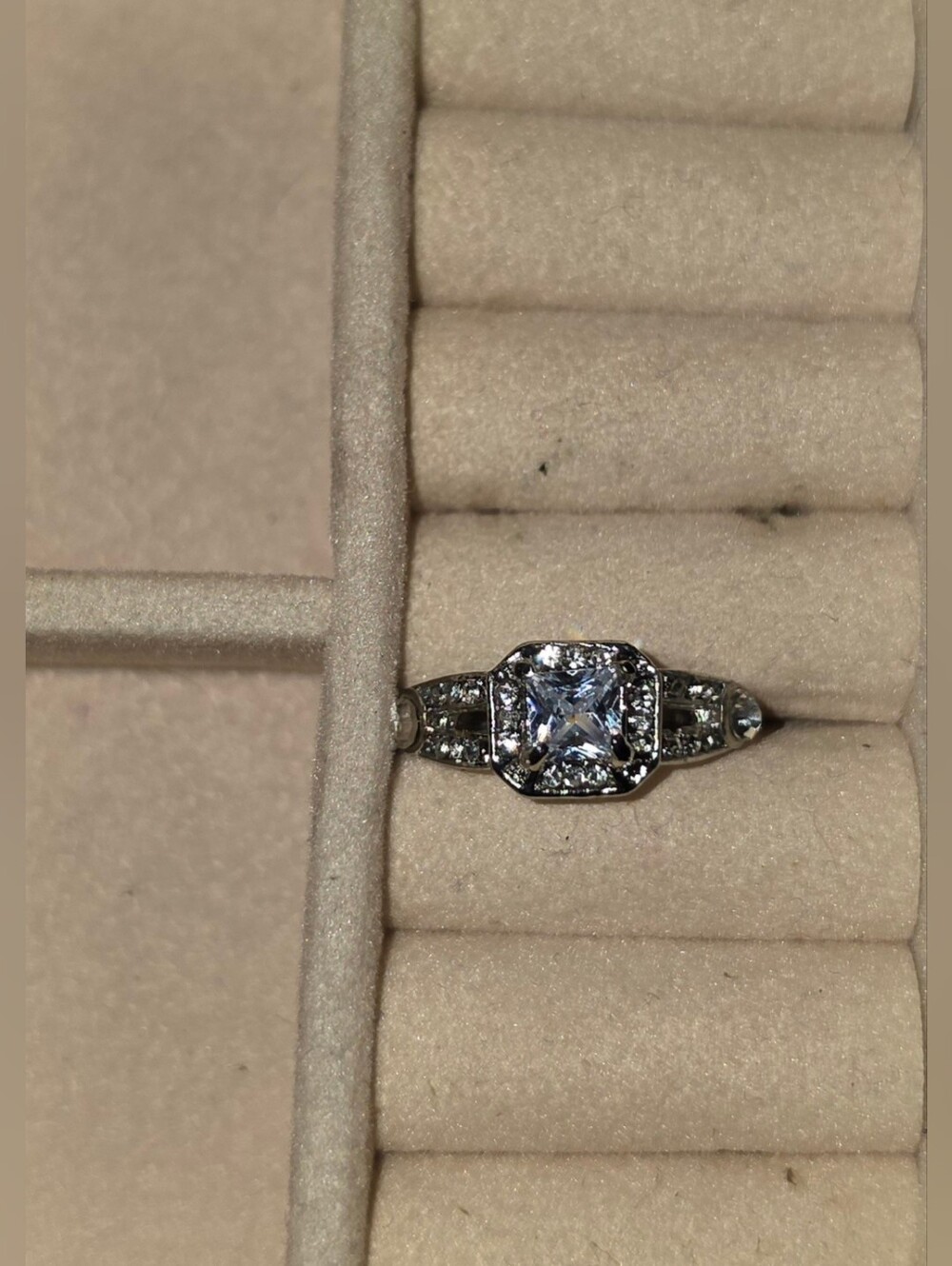 Elegant Silver-Tone Ring With A Sparkling Square-cut CZ Center Stone Size 8 NWT